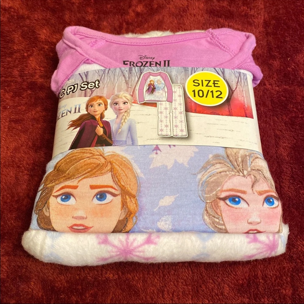🌺 New Girls Frozen ll PJ Set  Size: 10/12🌺